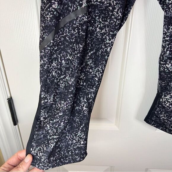 Lululemon Hop to It Crop Full on Luxtreme Size 6 Rocky Road Sand Dune - Picture 2 of 6